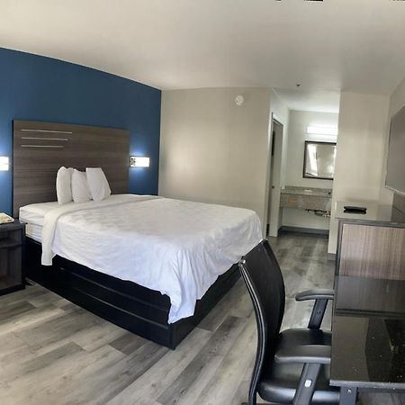 Griffin Inn & Suites Bagian luar foto