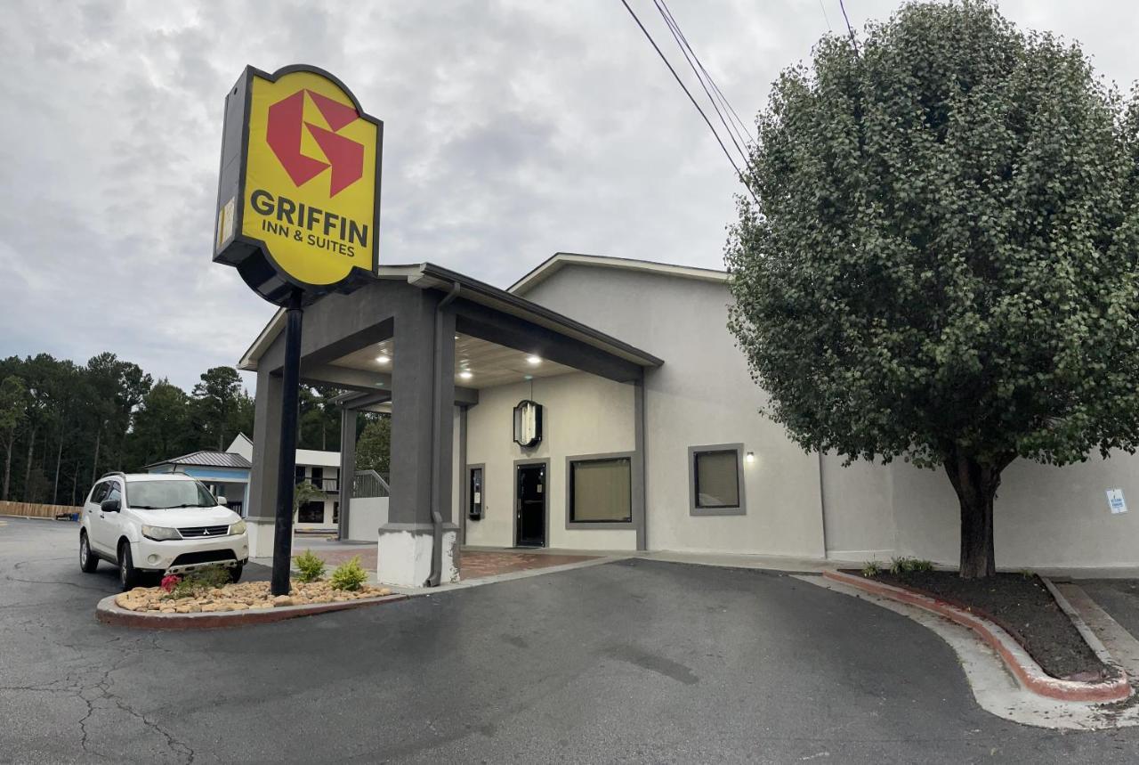 Griffin Inn & Suites Bagian luar foto