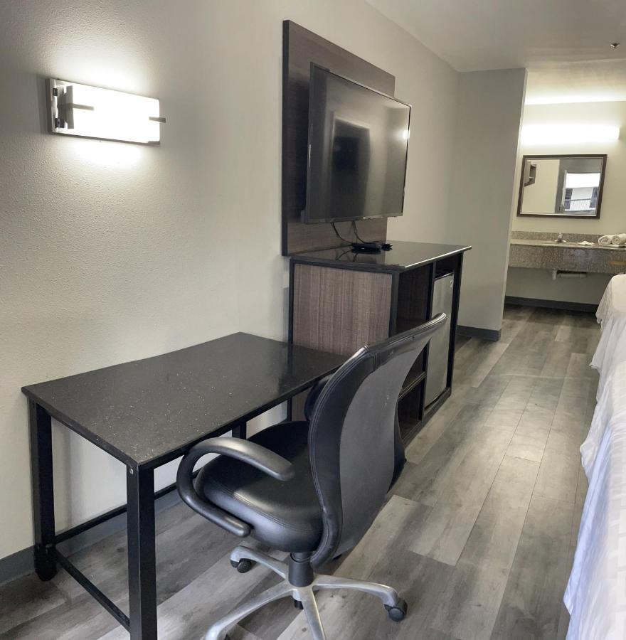 Griffin Inn & Suites Bagian luar foto
